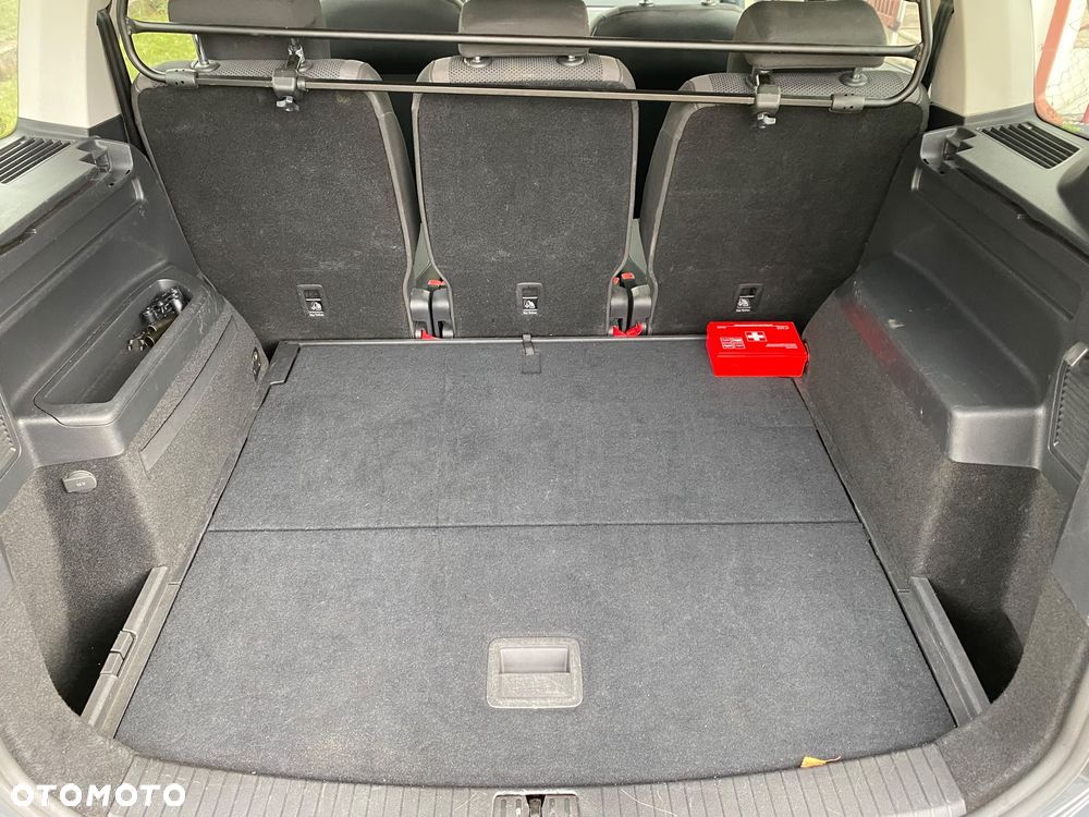 Volkswagen Touran - 17