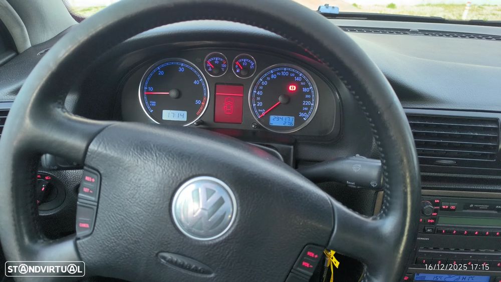 VW Passat 1.9 TDi Highline - 37