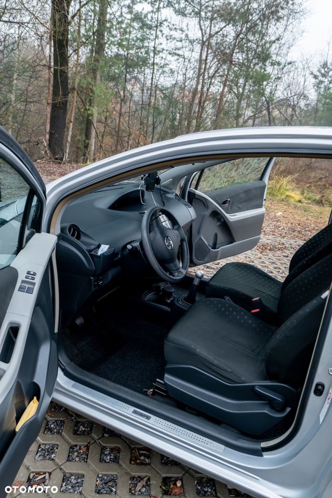 Toyota Yaris - 16