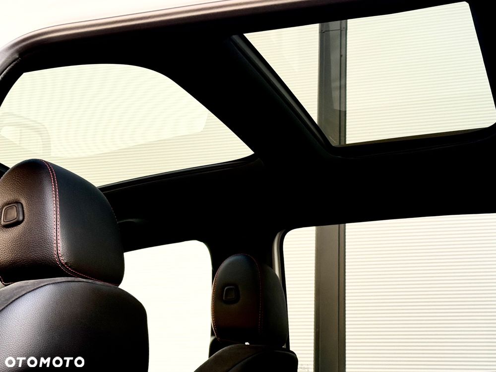 Mercedes-Benz GLB 250 4-Matic AMG Line 8G-DCT - 28