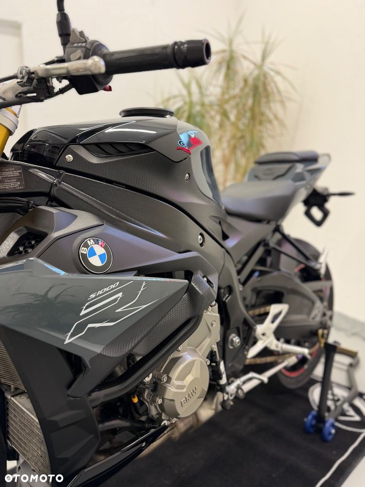 BMW S - 8