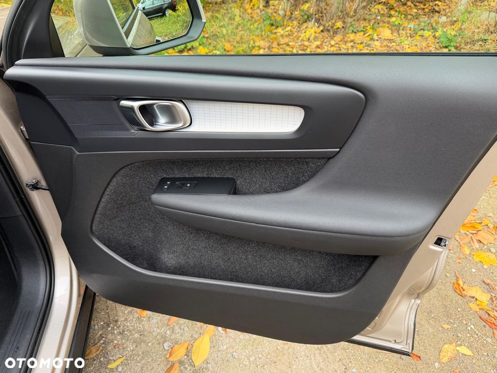 Volvo XC 40 B3 Plus Bright - 16