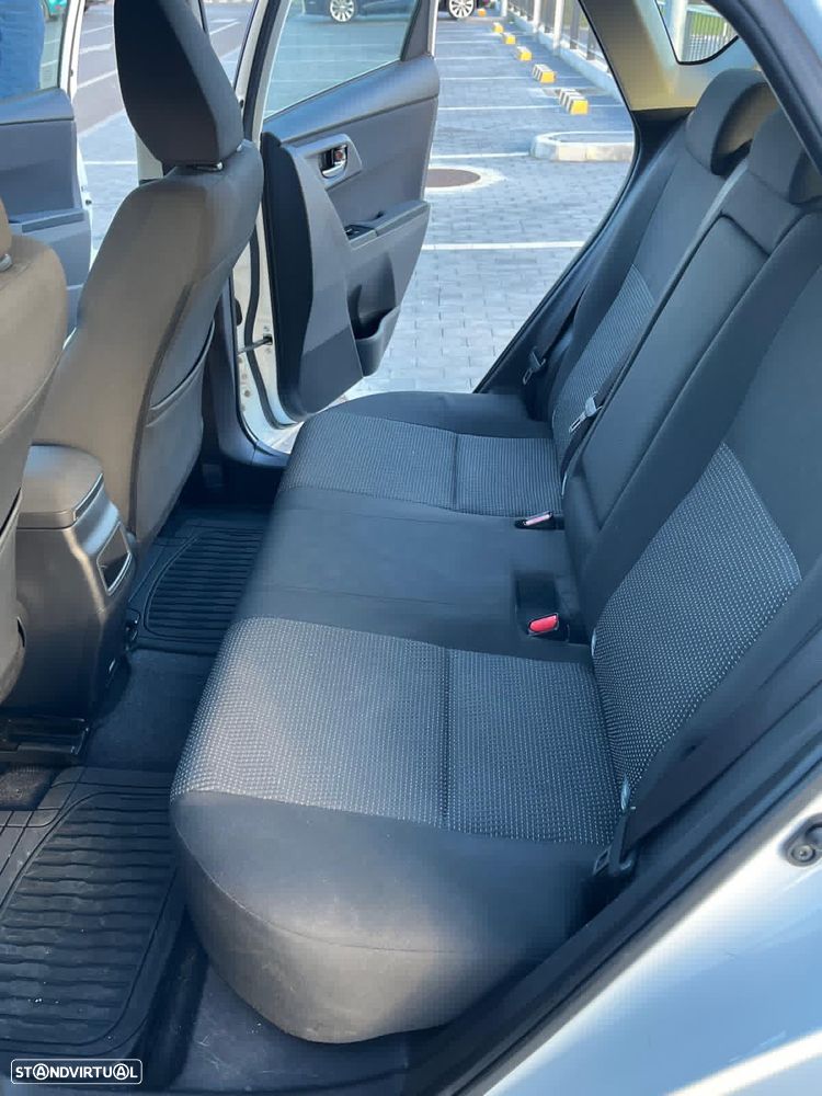 Toyota Auris 1.4 D-4D Life Plus - 4