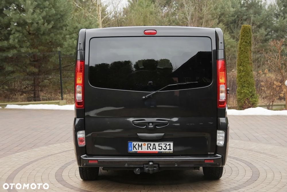 Renault Trafic Grand Passenger Black Edition - 9