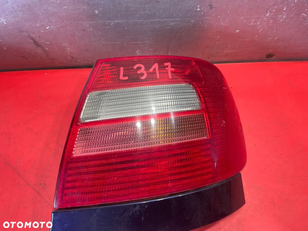 LAMPA PRAWY TYŁ AUDI A4 B5 - 1