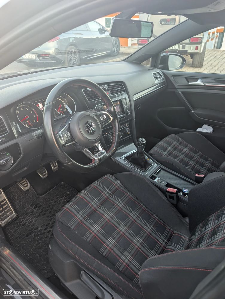 VW Golf GTI BlueMotion - 21