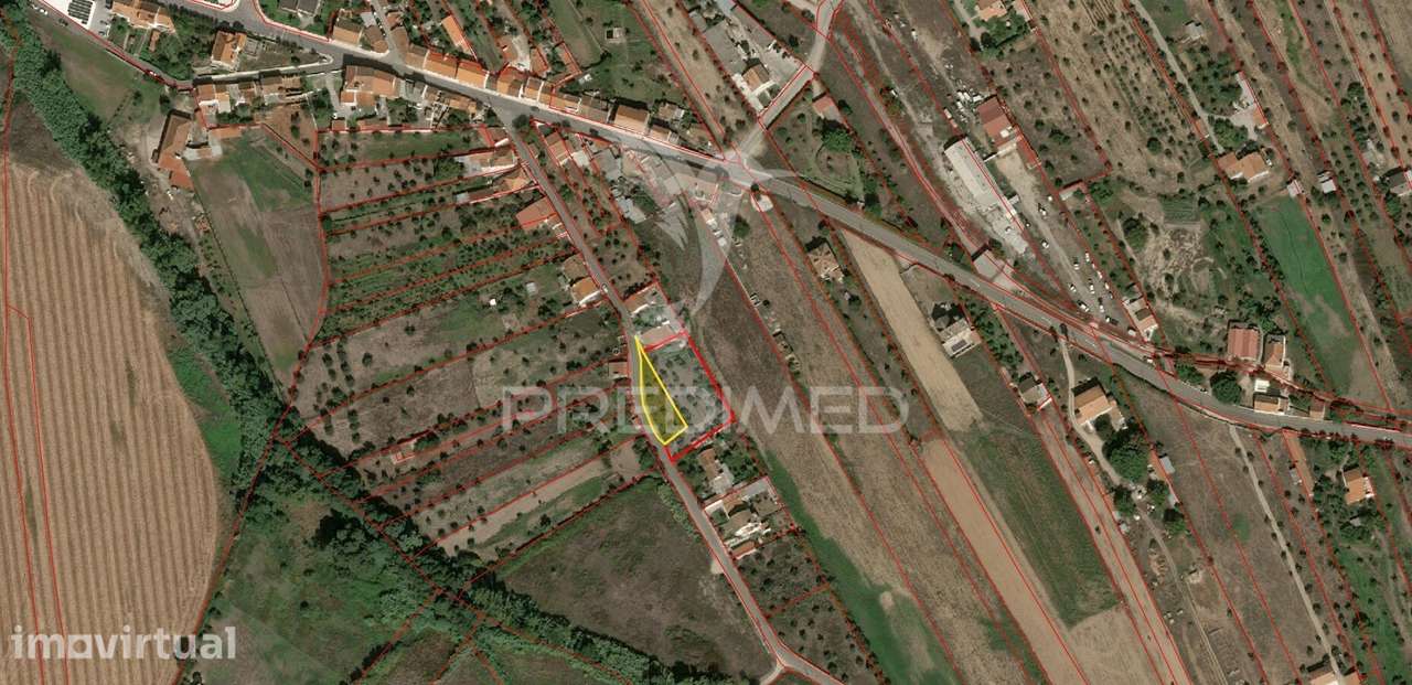 Terreno com possibilidade de construção. - Grande imagem: 2/2