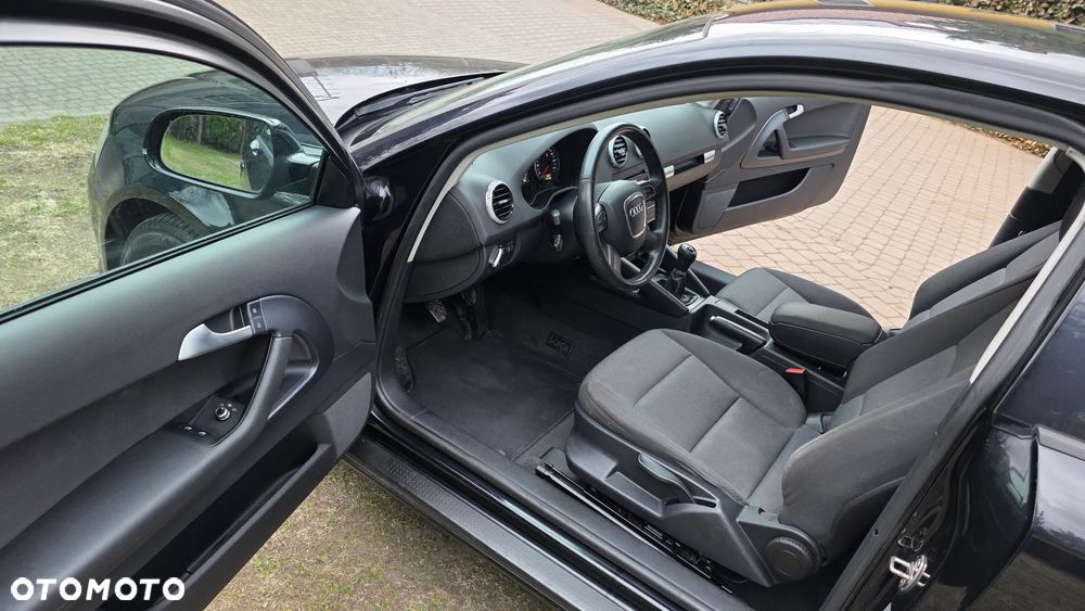 Audi A3 3-drzwiowe 1.6 TDI DPF Attraction - 32