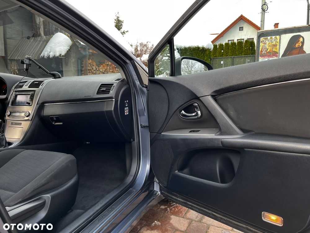 Toyota Avensis 1.8 Comfort - 17