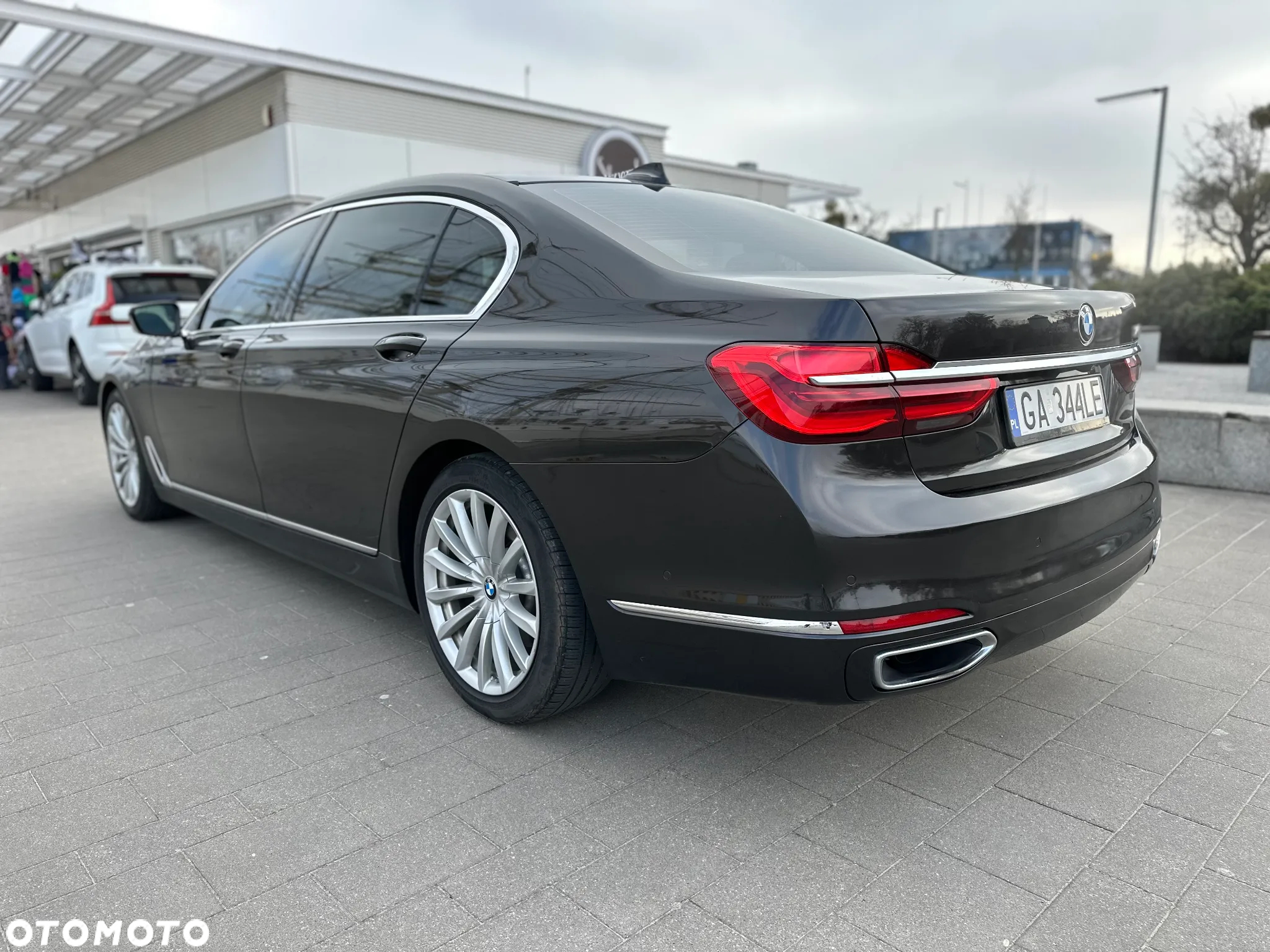 BMW Seria 7 740Li - 9