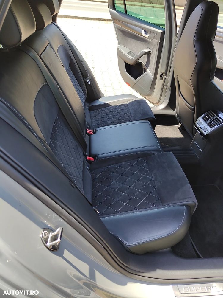 Skoda Superb 2.0 TDI DSG Premium Edition - 37