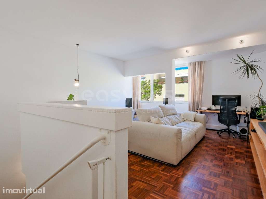 Apartamento T2 com a privacidade de uma moradia no Restelo - Grande imagem: 3/40