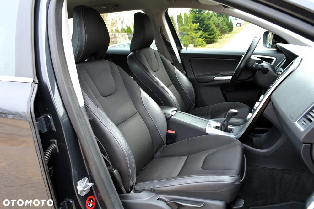 Volvo XC 60 D3 Momentum - 16