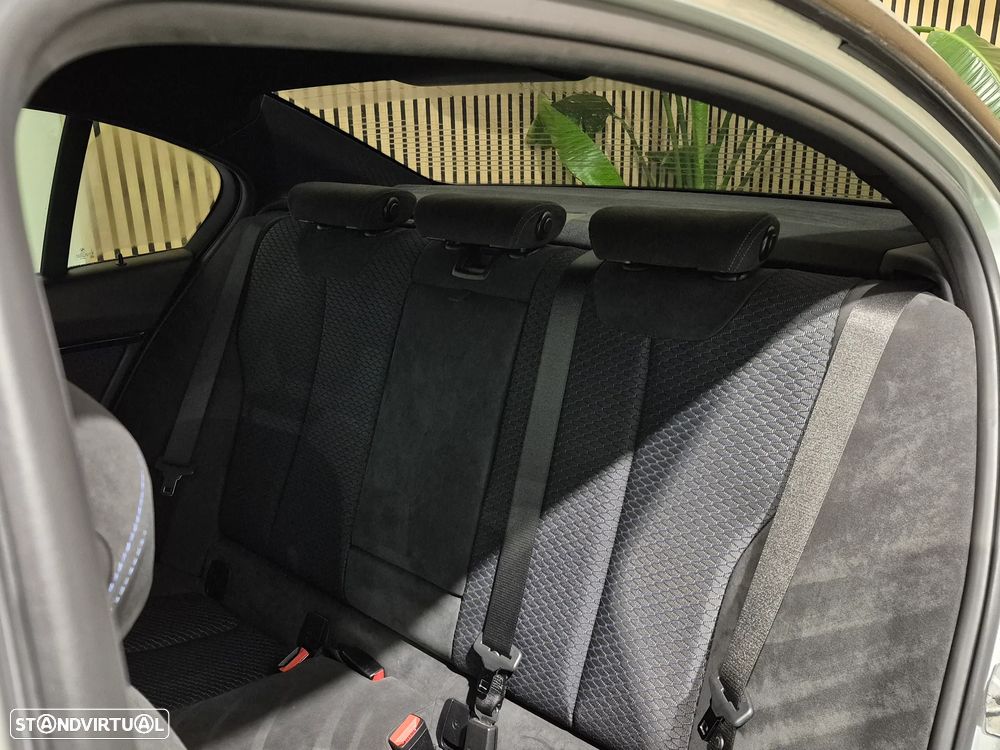 BMW 330 e iPerformance Pack M - 34