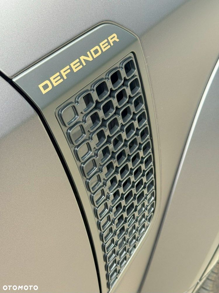 Land Rover Defender - 10