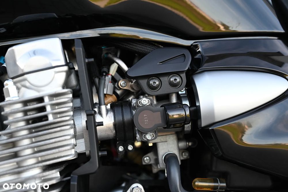 Yamaha XJR - 33
