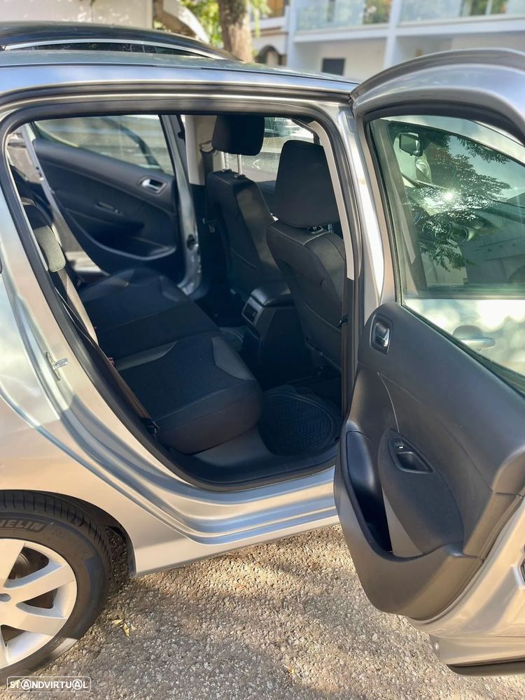 Peugeot 308 1.6 HDi Executive CVM6 - 17