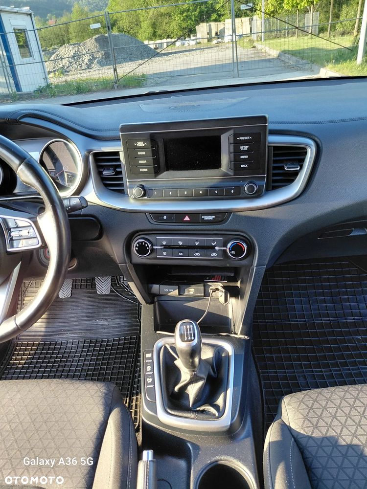 Kia Ceed 1.6 CRDi mHEV M - 12