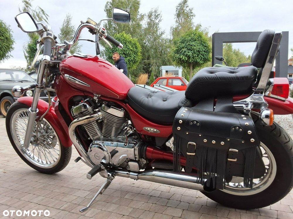 Suzuki Intruder - 17