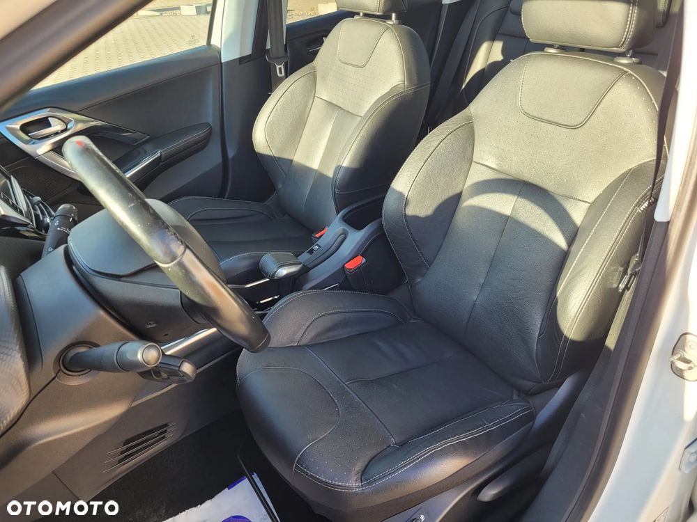 Peugeot 2008 PureTech 130 GPF Stop&Start Signature - 14