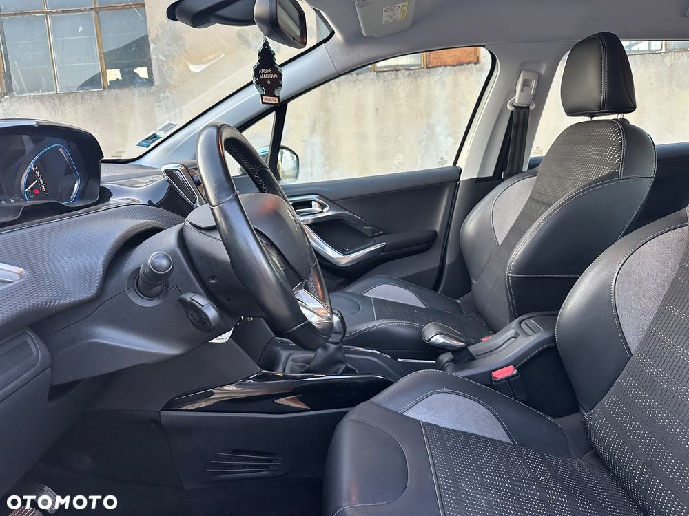 Peugeot 2008 1.2 Pure Tech Allure S&S - 17