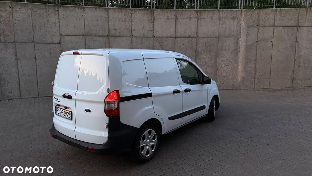 Ford Transit Courier 2018 photo 4