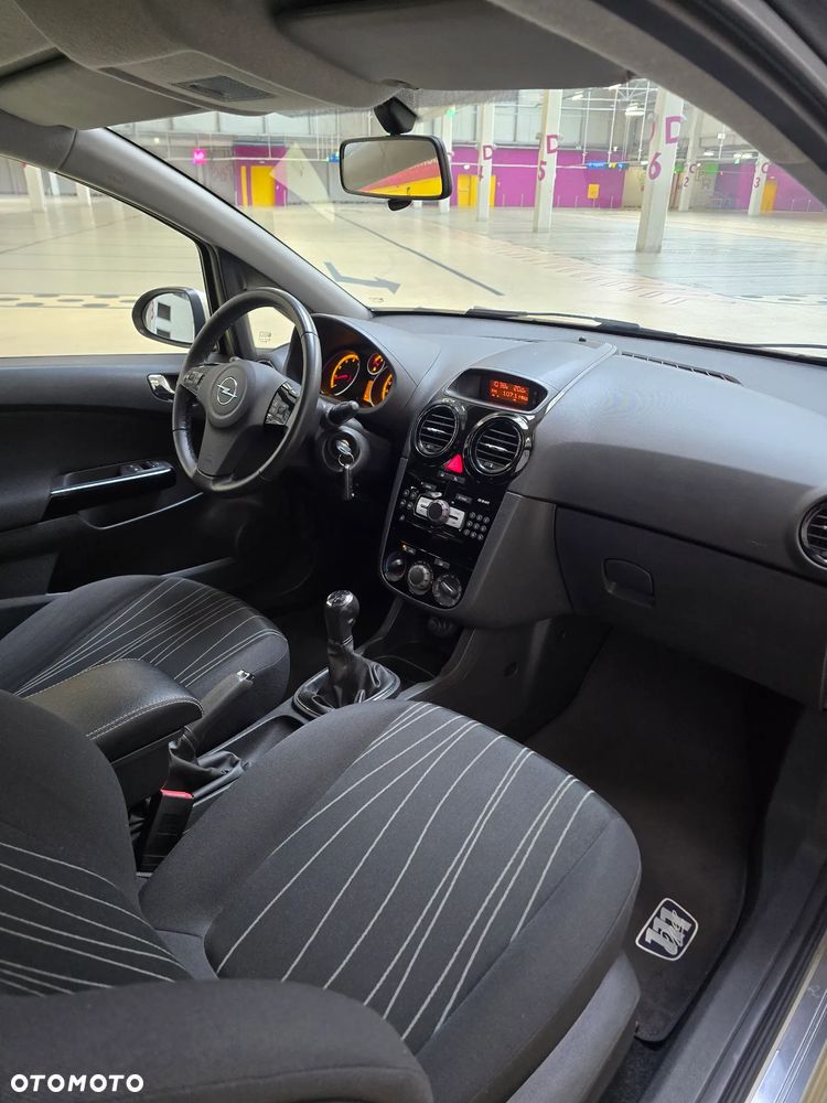 Opel Corsa 1.4 16V Innovation 110 Jahre - 4
