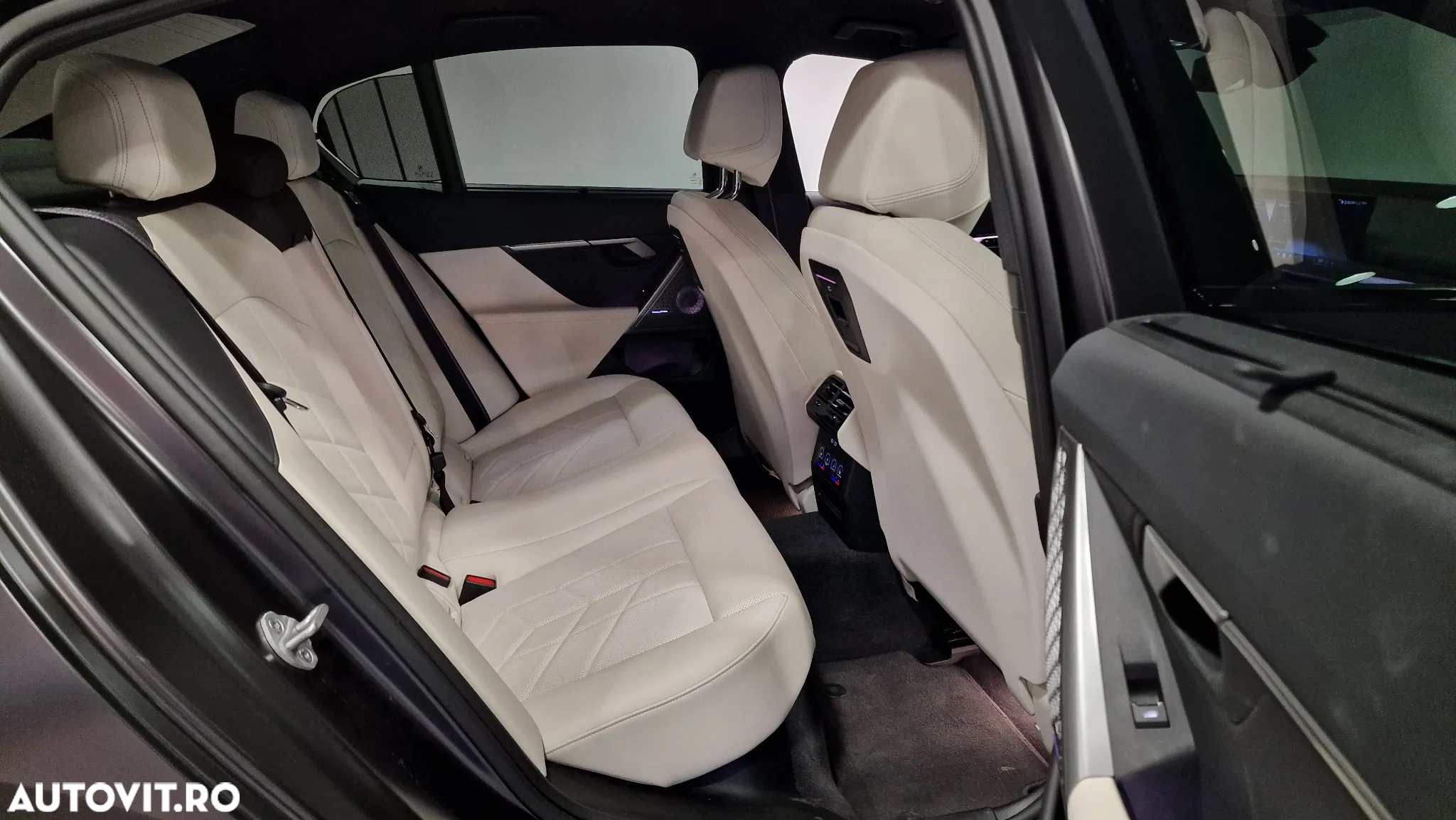 BMW Seria 5 550e xDrive AT PHEV - 12