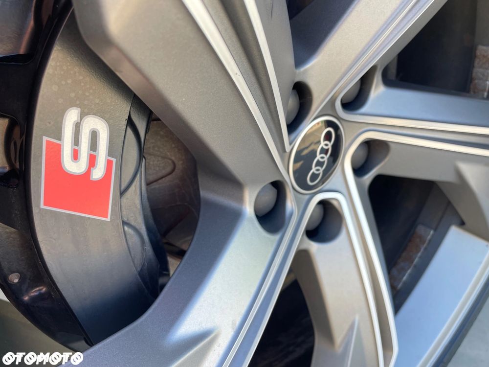 Audi Q8 Sportback e-tron - 17