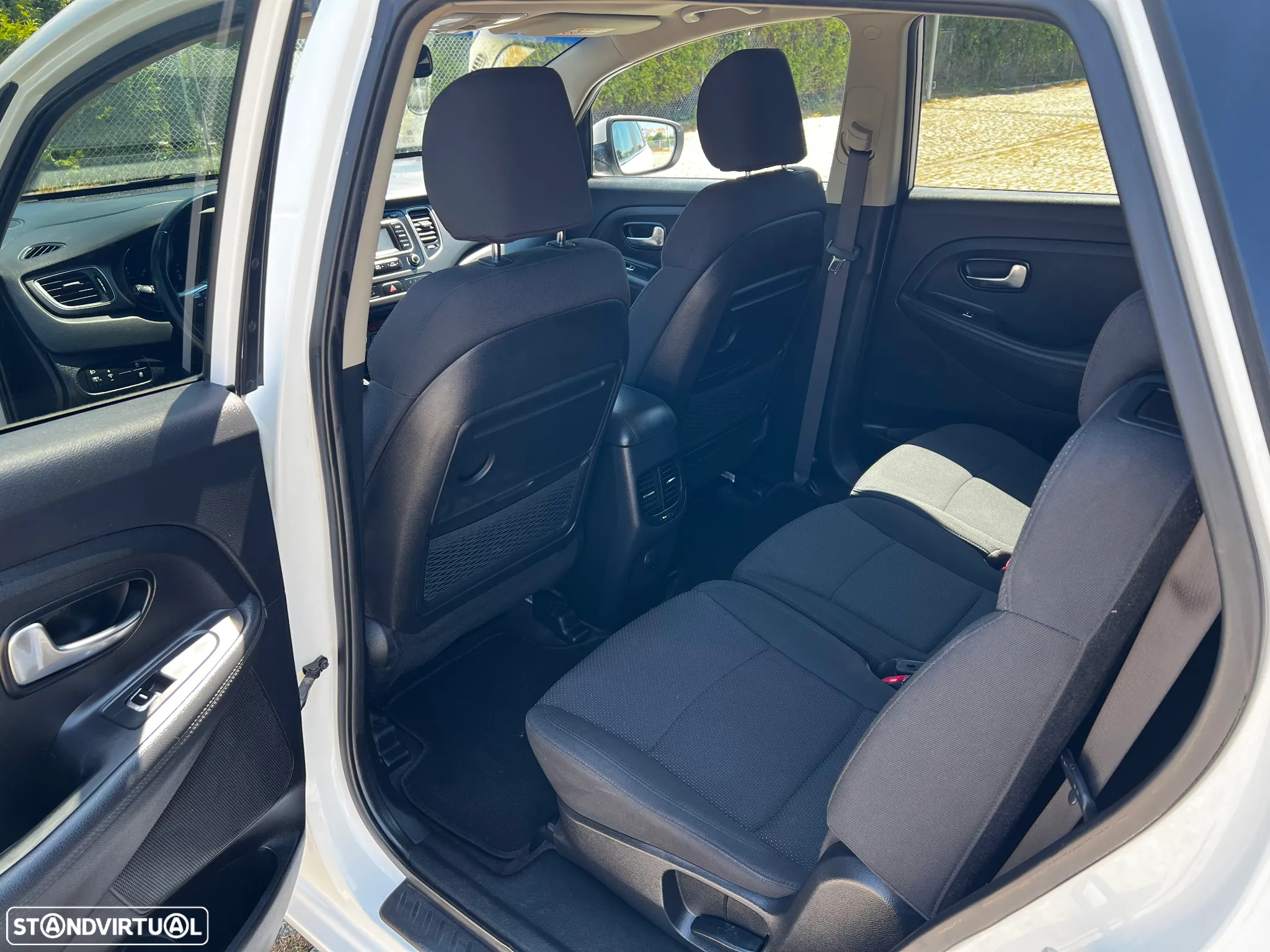 Kia Carens 1.7 CRDi ISG TX - 24
