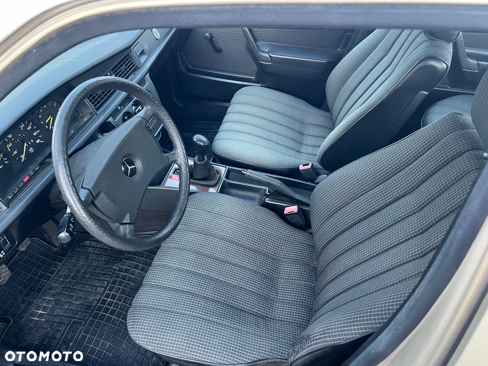 Mercedes-Benz W201 (190) - 22