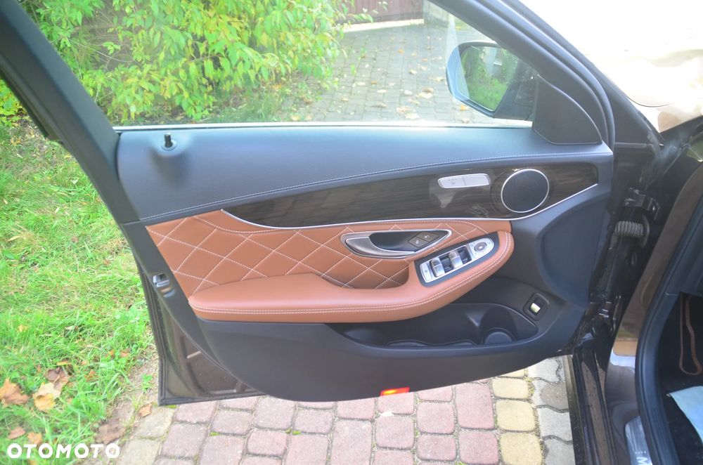 Mercedes-Benz Klasa C 200 4Matic 7G-TRONIC AMG Line - 15