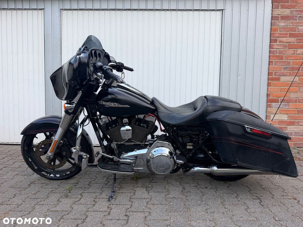 Harley-Davidson Touring Street Glide - 16