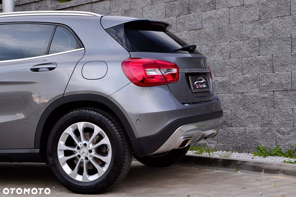 Mercedes-Benz GLA 200 Urban - 12