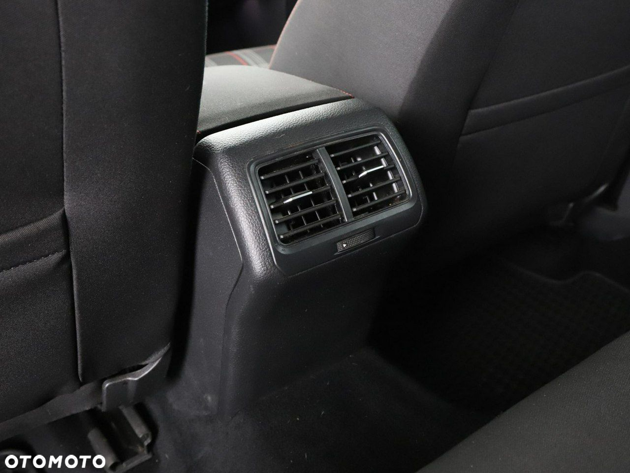 Volkswagen Golf GTI (BlueMotion Technology) Performance - 37