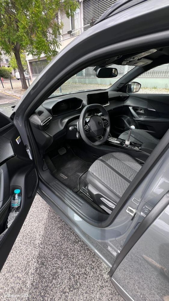 Peugeot 2008 - 8