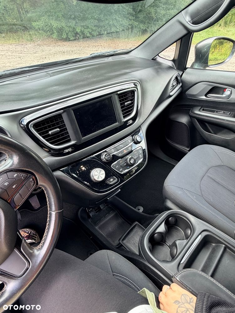Chrysler Pacifica - 12