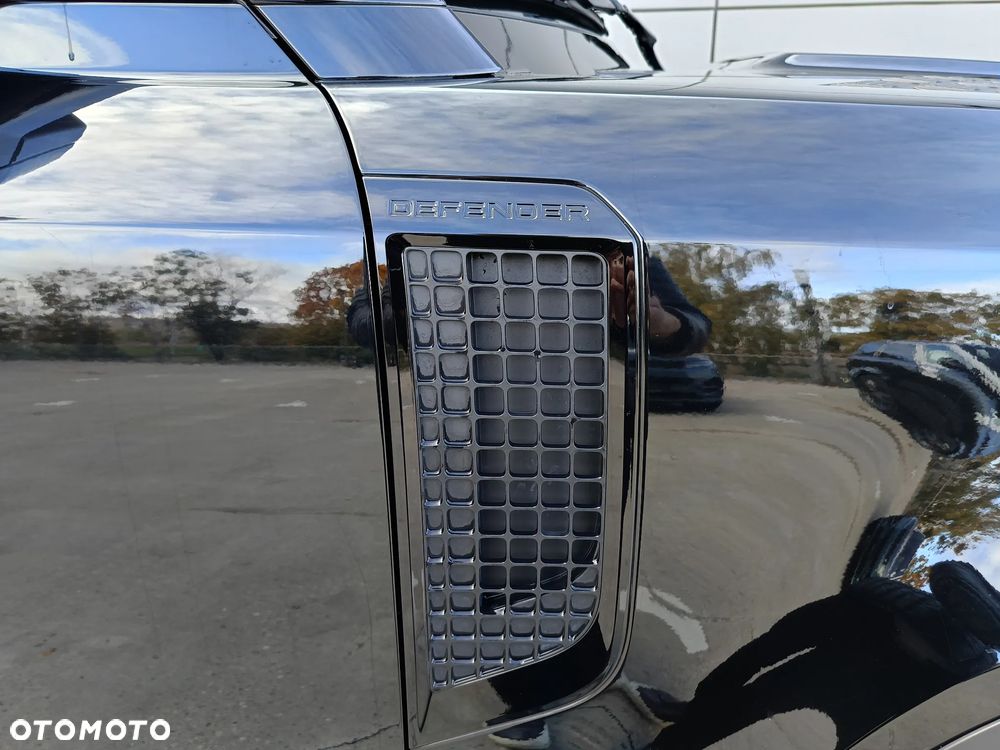 Land Rover Defender - 17