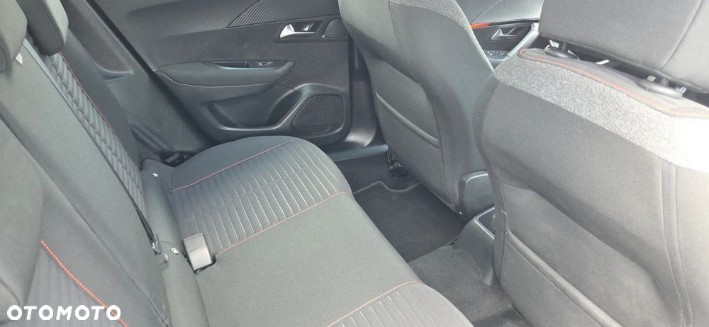Peugeot 2008 - 12