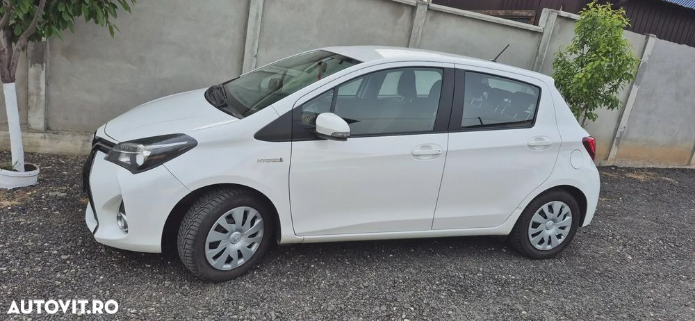 Toyota Yaris 1.5 VVT-i HSD Luna - 1