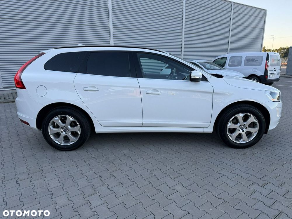 Volvo XC 60 D4 Momentum - 8
