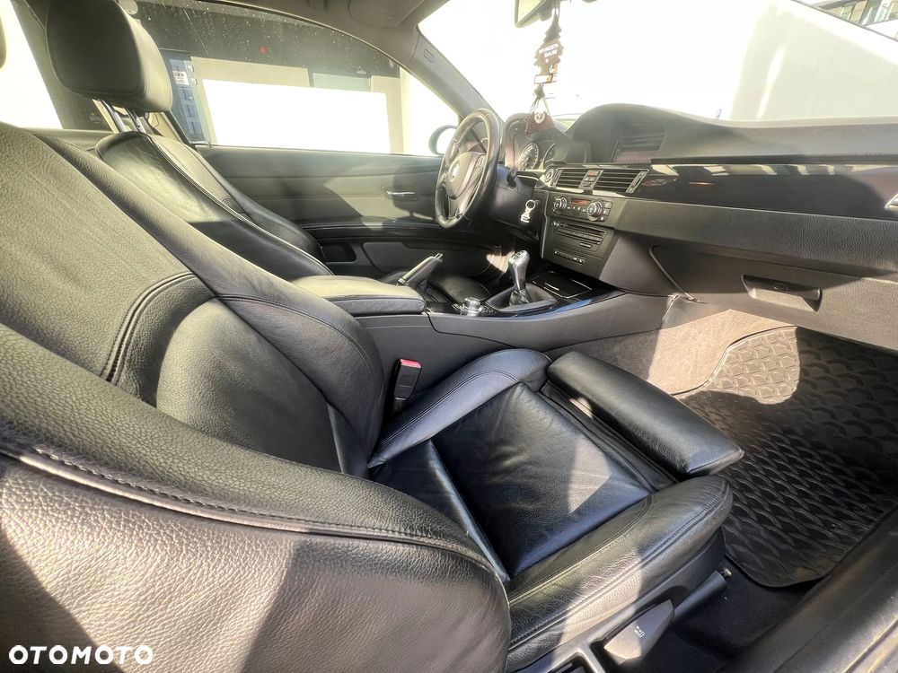 BMW Seria 3 320i - 5