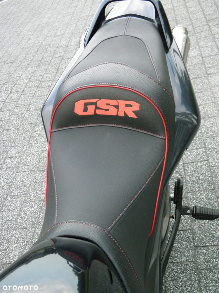 Suzuki GSR - 9