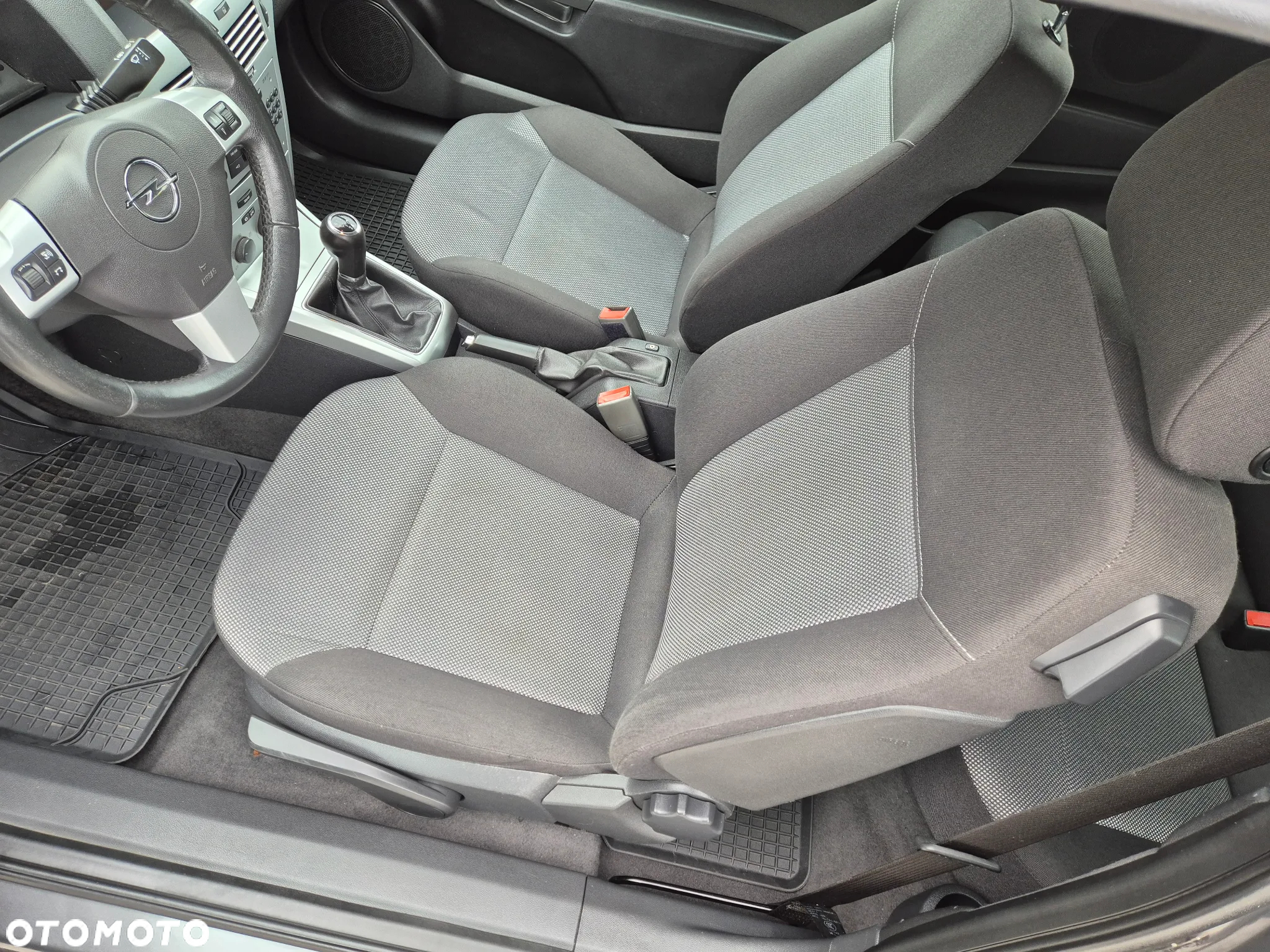 Opel Astra GTC 1.6 - 23