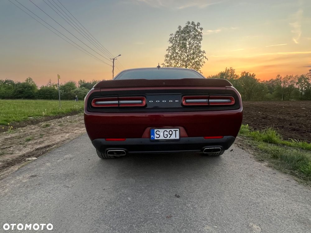 Dodge Challenger - 4