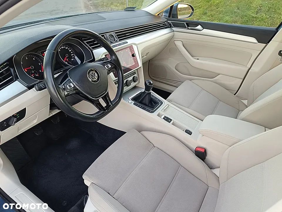 Volkswagen Passat - 8