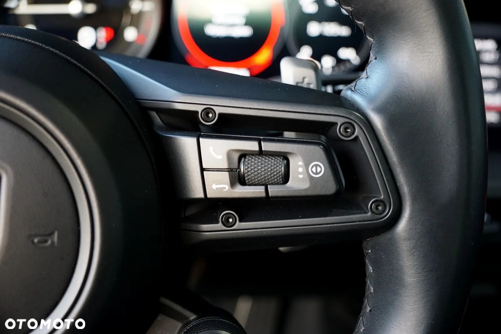 Porsche 911 Carrera 4S - 25