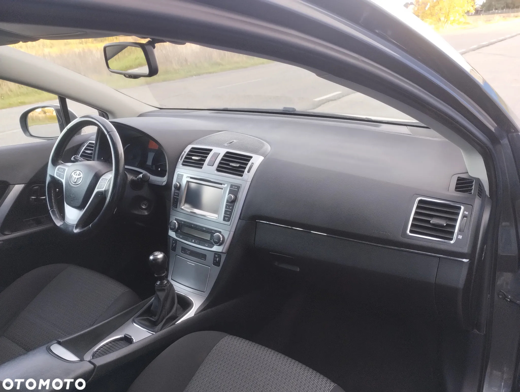 Toyota Avensis 1.8 Premium - 23