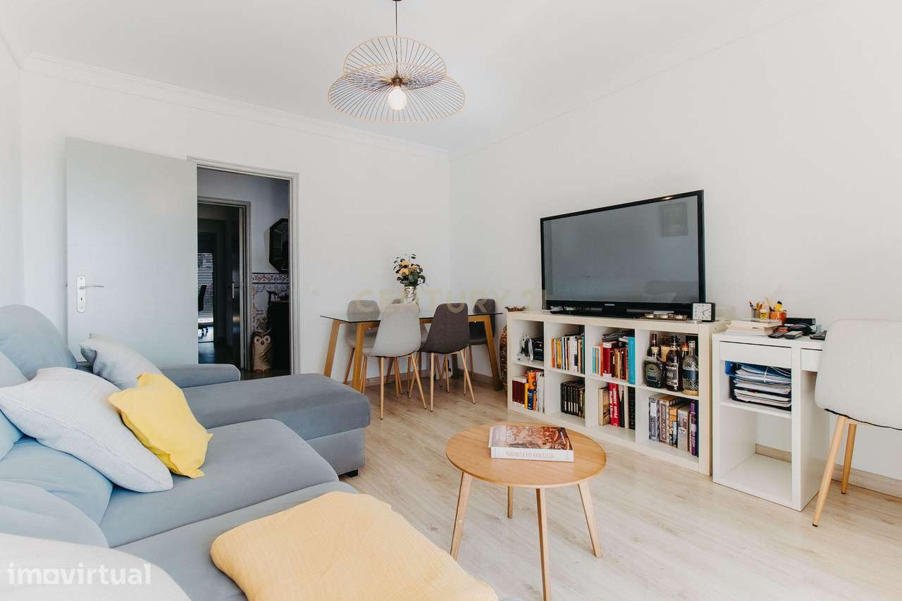 Apartamento T3, 3 varandas e 2 wc. Situado no último piso de um edifíc - Grande imagem: 4/27