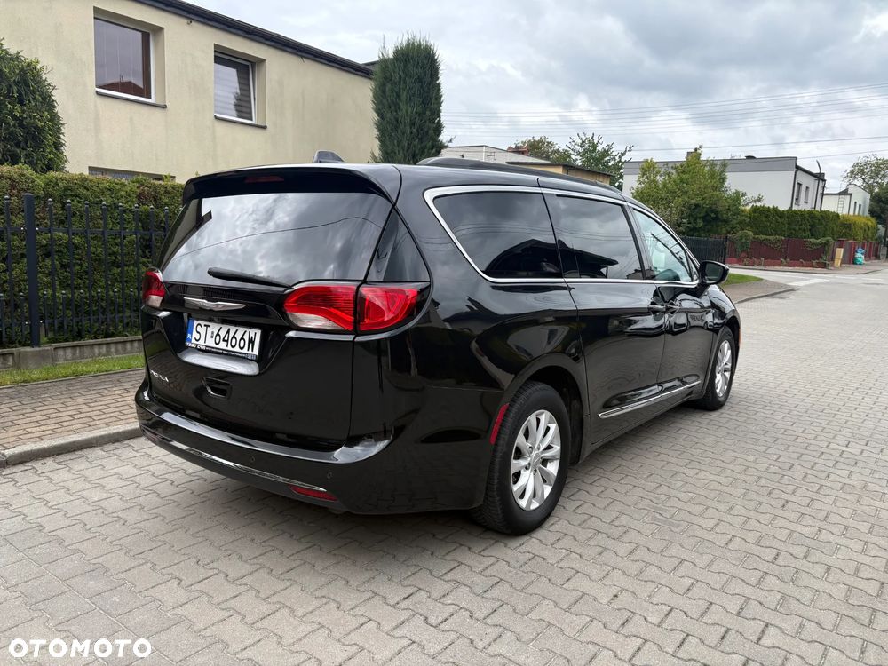 Chrysler Pacifica - 5